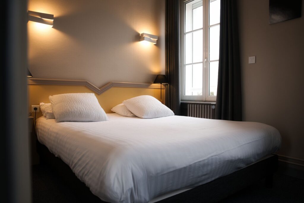 chambre hotel logis ala12 delme moselle