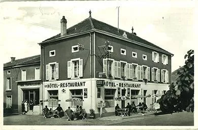 facade cafe du centre